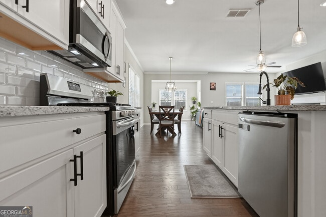 Building Photo - 504 Elm Bluff Way