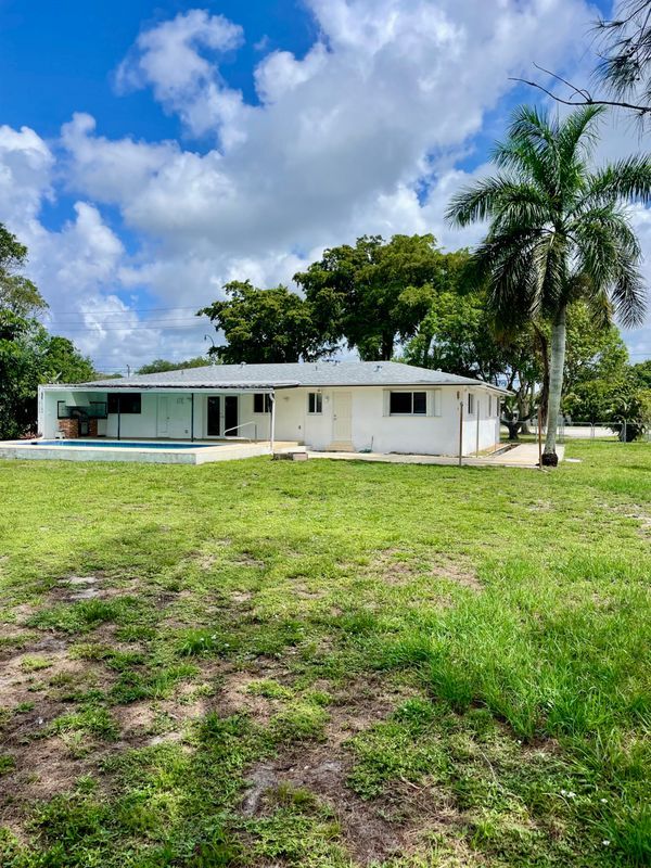 Building Photo - 4430 W Broward Blvd