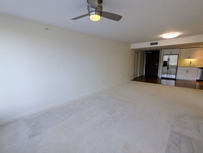 Building Photo - Symphony 2 Bed, 2 Bath, 1 Parking, Mountain views in Kakaako