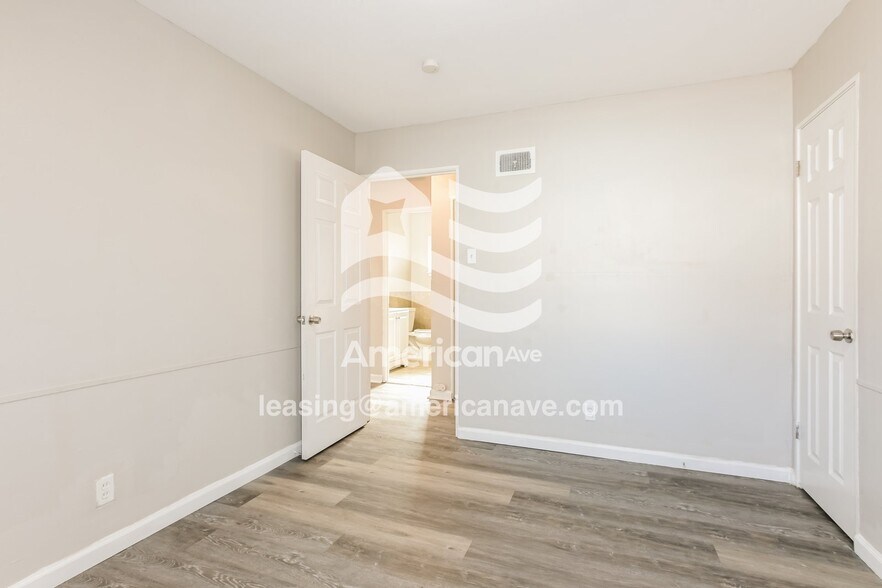 Building Photo - 1657 Mowbry Ln