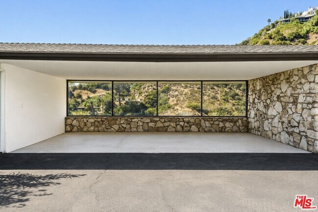 Building Photo - 1682 Larco Way