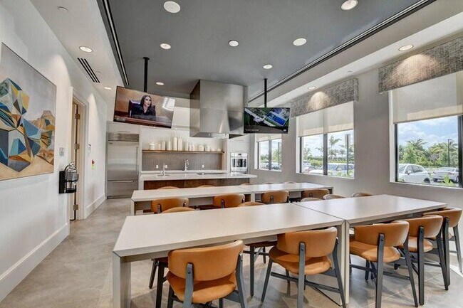 Building Photo - 12832 Veneto Springs Dr