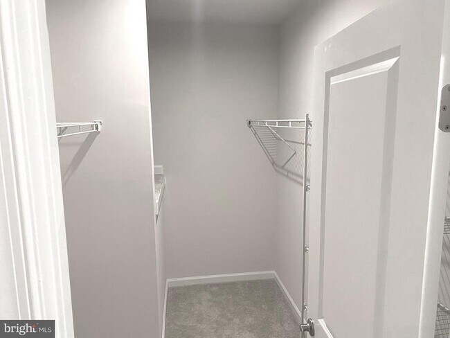 Building Photo - 7911 Independence Dr