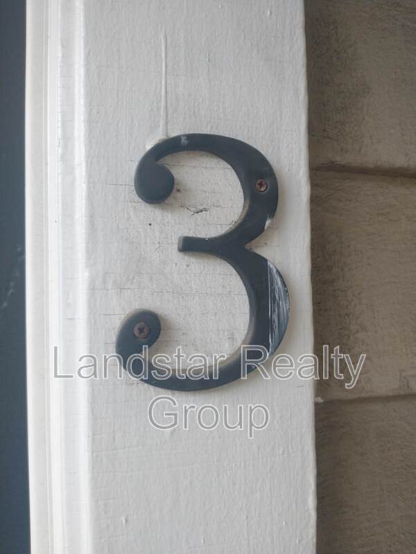 Building Photo - 2127 Grinstead Dr