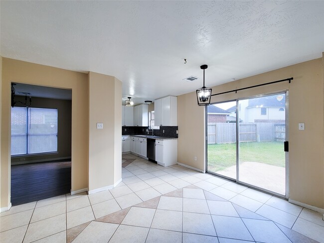 Building Photo - 4626 Jaymar Dr