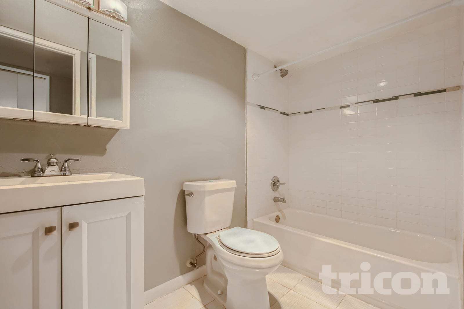 Building Photo - 6026 Lakecrest Dr