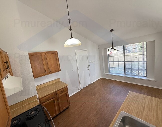 Building Photo - AVAILABLE NOW!!!  Cozy 2 Bed, 1 Bath Home for Rent in Cedar Hill