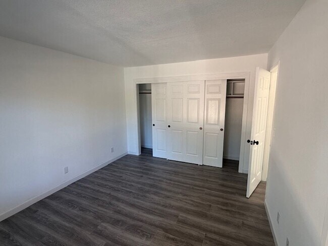 Building Photo - Renovated 2-Bedroom Condo in Martinez