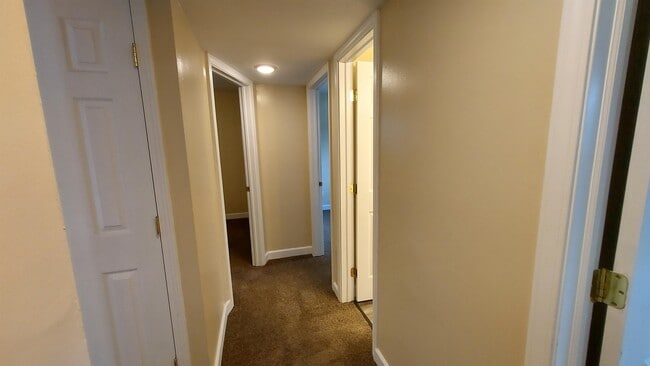 Building Photo - 66 E Norwich Ave