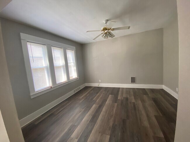 Building Photo - 2622 Tilbury Ave