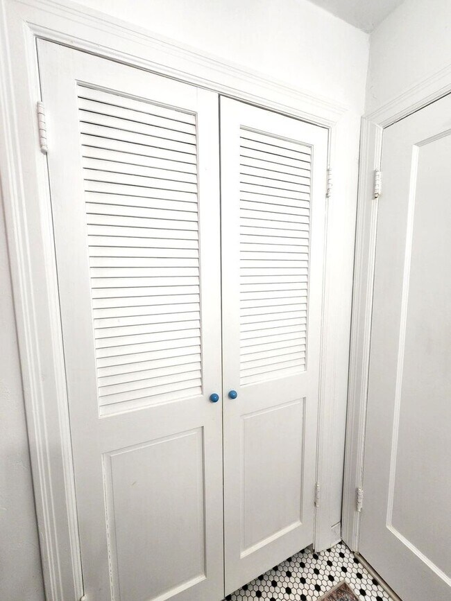 Building Photo - 3 Bed 2.5 Bath Plus ADU in Gatewood Add NW OKC