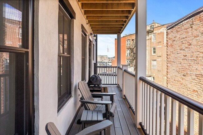 Building Photo - 471 Hanover St