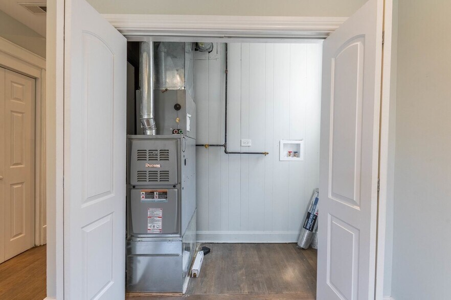 Building Photo - 2729 S Harding Ave