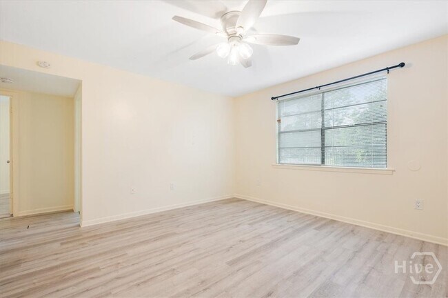 Building Photo - 5340 La Roche Ave