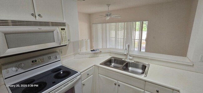 Building Photo - ***ONE FREE MONTH OF RENT Beautiful Clean ...