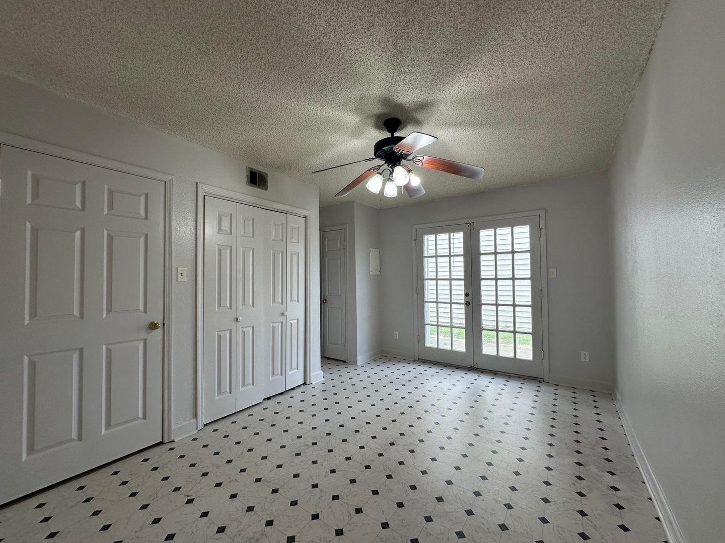 Building Photo - 100 Teal Ln