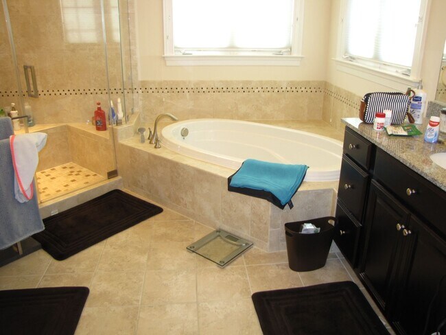 Building Photo - Beautiful Single Family Home In Alexandria