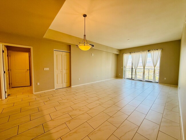 Building Photo - Modern High-Rise Condo-Near LV Strip, Alle...