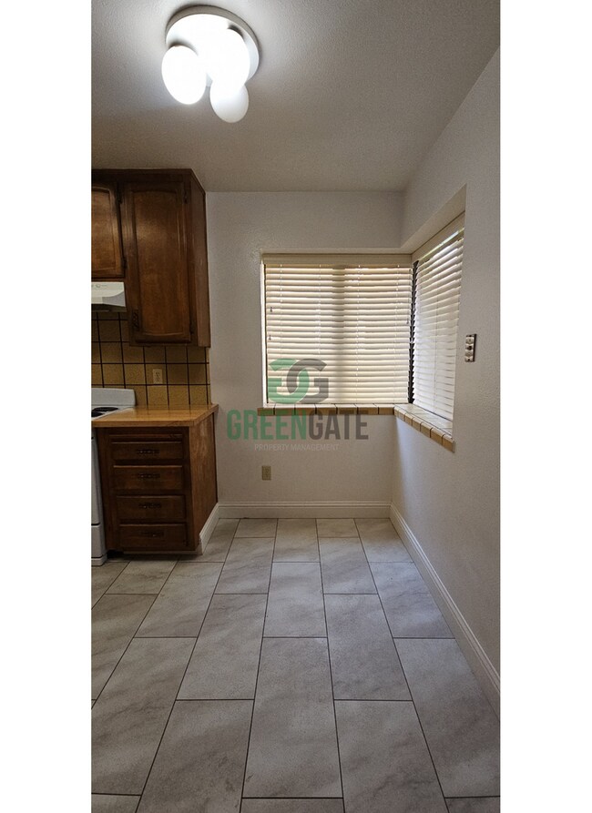 Building Photo - 3509-3511 Dragoo Park Dr.