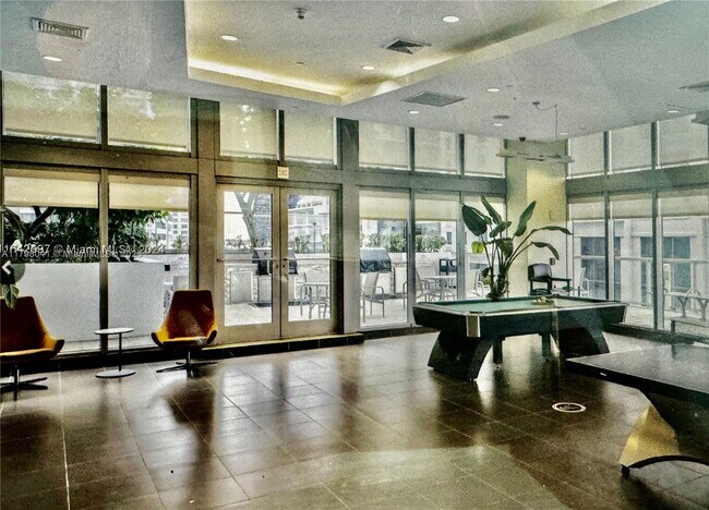 Building Photo - 1111 SW 1st Ave