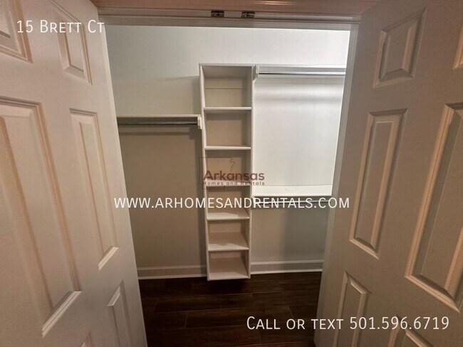 Building Photo - 15 Brett Ct