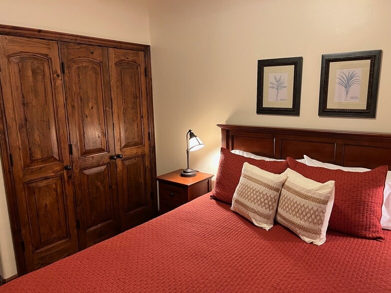 Building Photo - 2034 Gillespie St