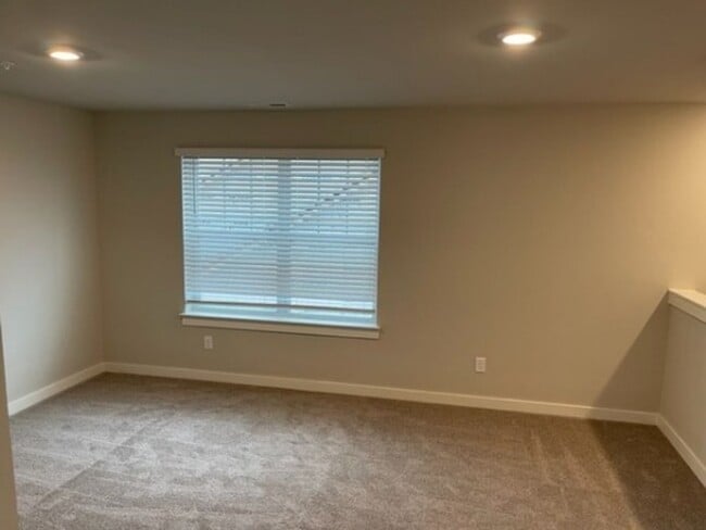 Building Photo - Stunning home in Spring Hill