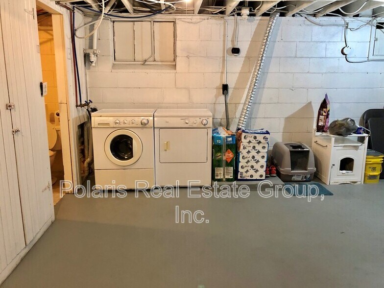 Building Photo - 3348 E Fall Creek Dr N