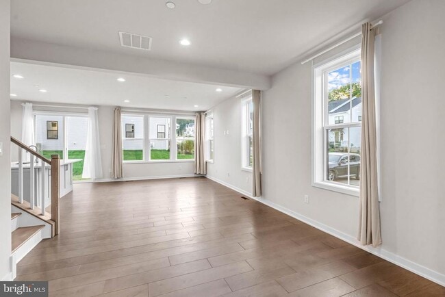 Building Photo - 401 HARTNUP St