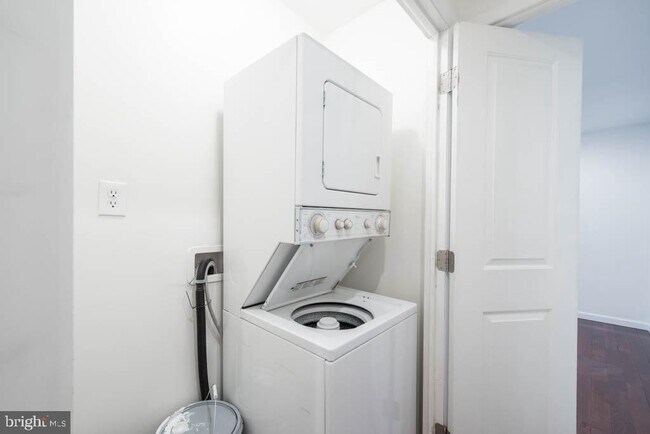 Building Photo - 545 Christian St