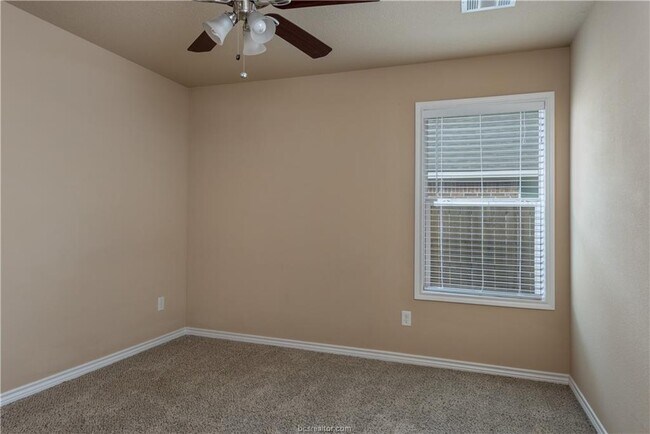 Building Photo - 3613 Davidson Dr