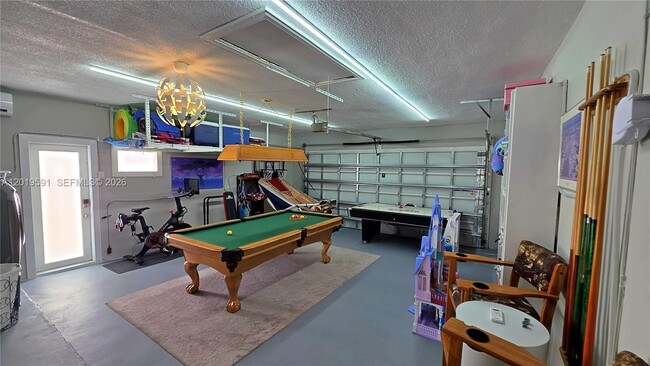Building Photo - 1465 NE 53rd St