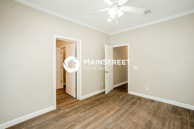 Building Photo - 3 Bedroom Pet-Friendly Home in St. Petersburg, FL with Main Street Renewal