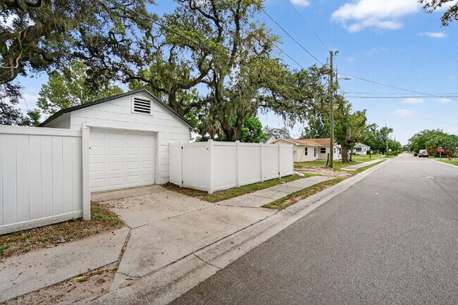 Building Photo - Fully Renovated 3 bedroom St. Pete Home | ...
