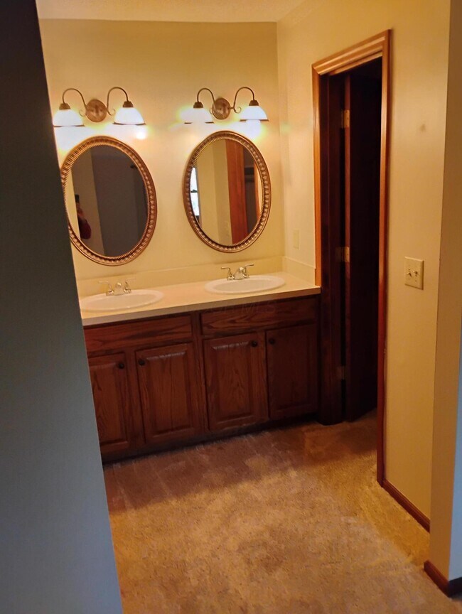 Building Photo - 339 Clover Ln