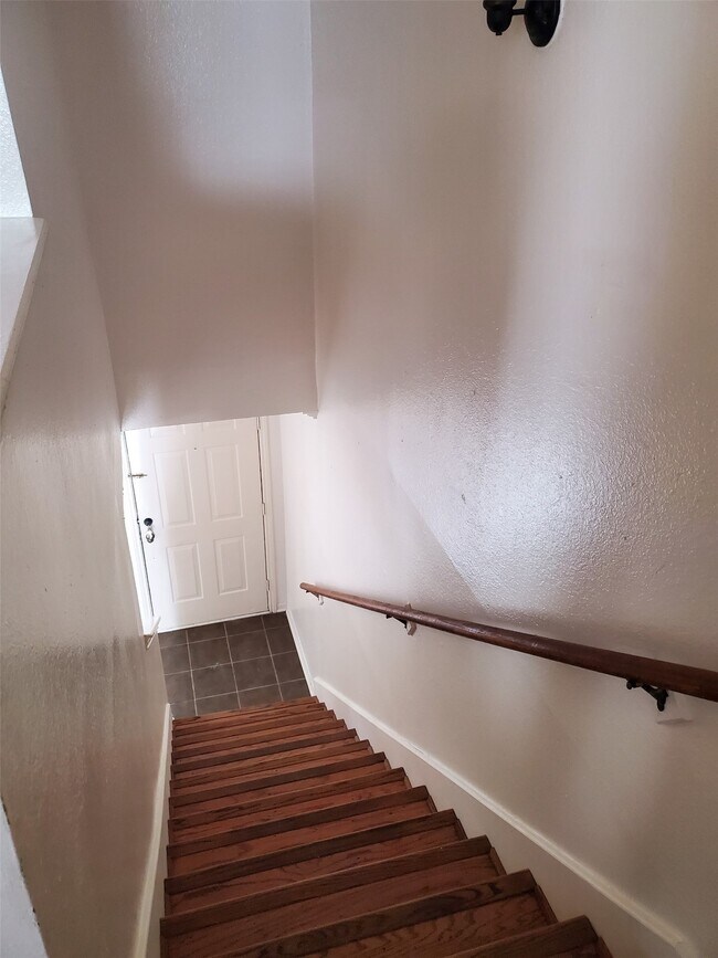 Building Photo - 9339 Westwood Village Dr