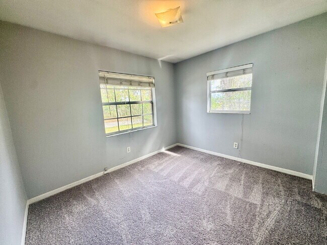 Building Photo - 301 Hickory Ln