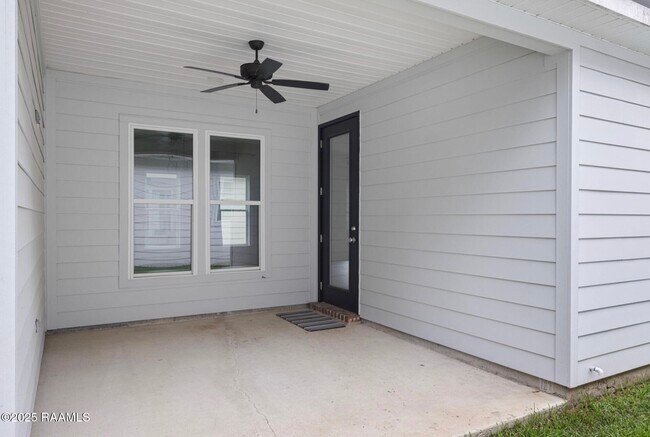 Building Photo - 211 Alpine Dr