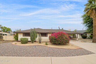 Building Photo - 1014 E Balboa Cir
