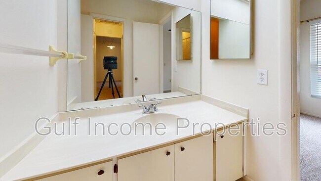 Building Photo - 6228 7th Ave W