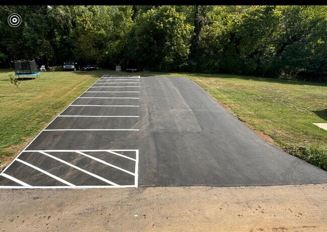 Building Photo - 2 Bedroom / 1 Bath Apt. Upstairs  Kingsport, TN