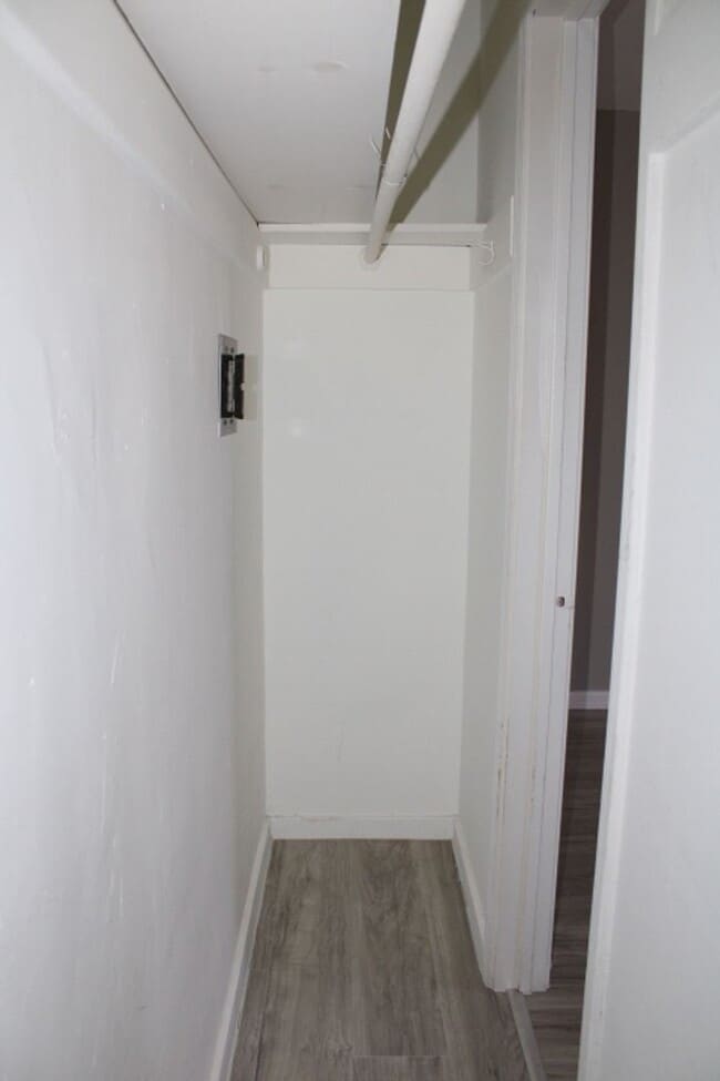 Building Photo - 400 33rd St