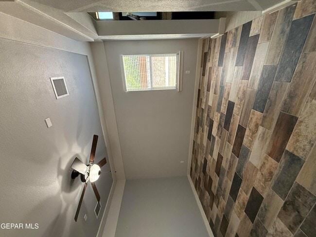 Building Photo - 3873 Loma Dante