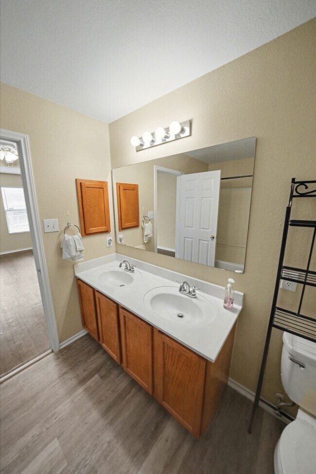 Building Photo - Charming Single-Story in Cibolo - Realtor Commission: $500