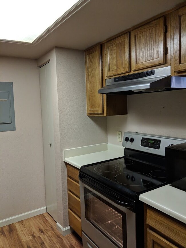 Building Photo - Adorable 1BR/1BA in Lowry Neighborhood! AV...