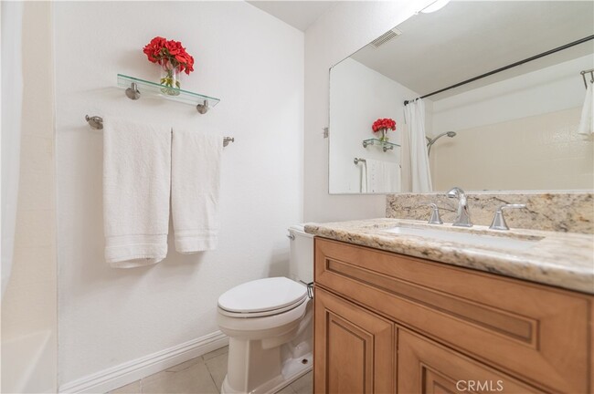 Building Photo - 22757 Lakeway Dr