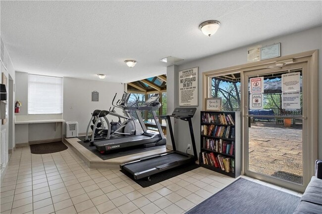 Building Photo - 2285 Peachtree Rd NE