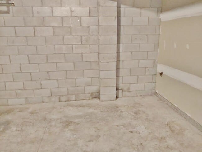 Building Photo - 3 Bed / 2 Bath Single Family Townhome