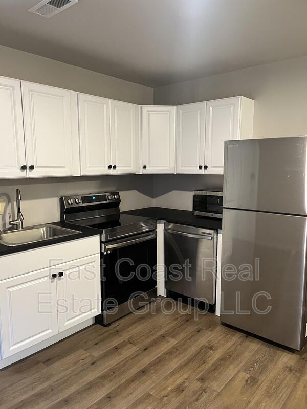 Building Photo - 121 E Franklin St