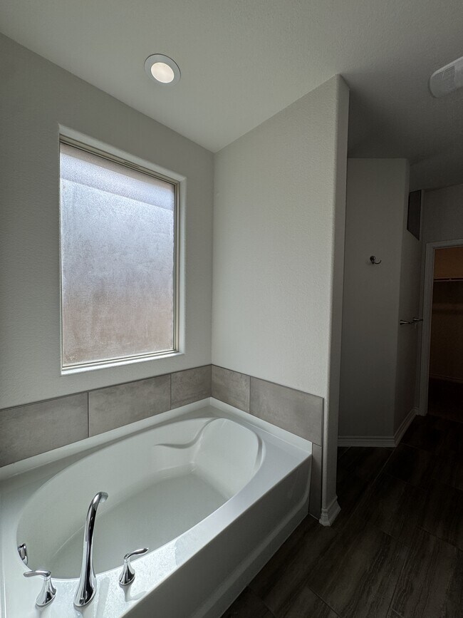 Building Photo - 8142 Luz de Luna St